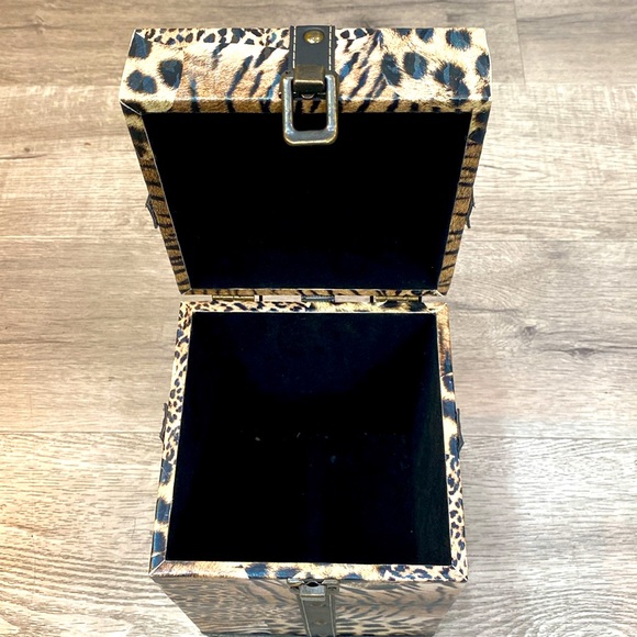 Love Leopard!  Decorative Display Accent Piece! - Picture 3 of 6